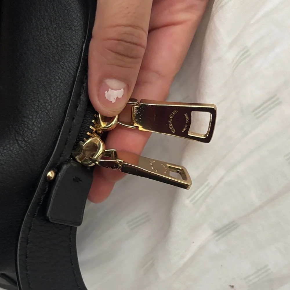 Coach Elegant Black Leather Handbag